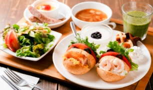 小学生まで添い寝OK